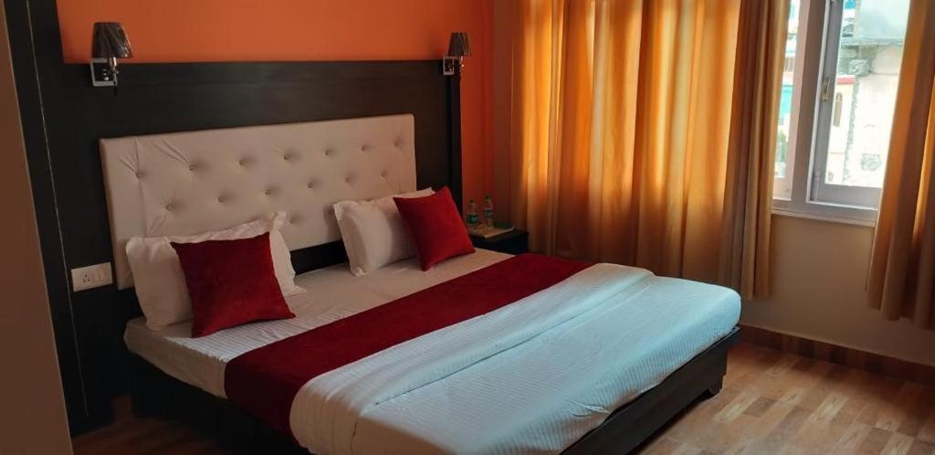 Hotel Uday Palace Joshīmath Esterno foto