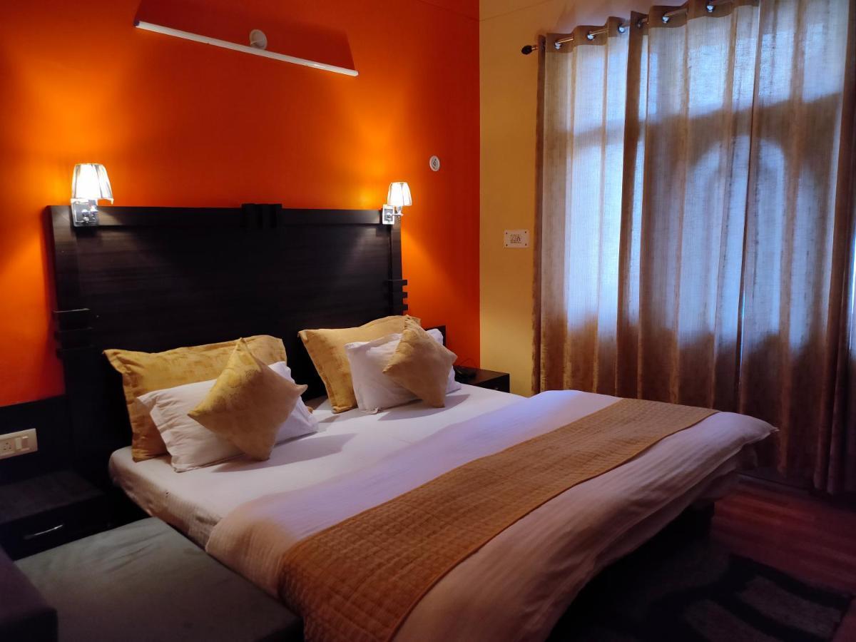 Hotel Uday Palace Joshīmath Esterno foto