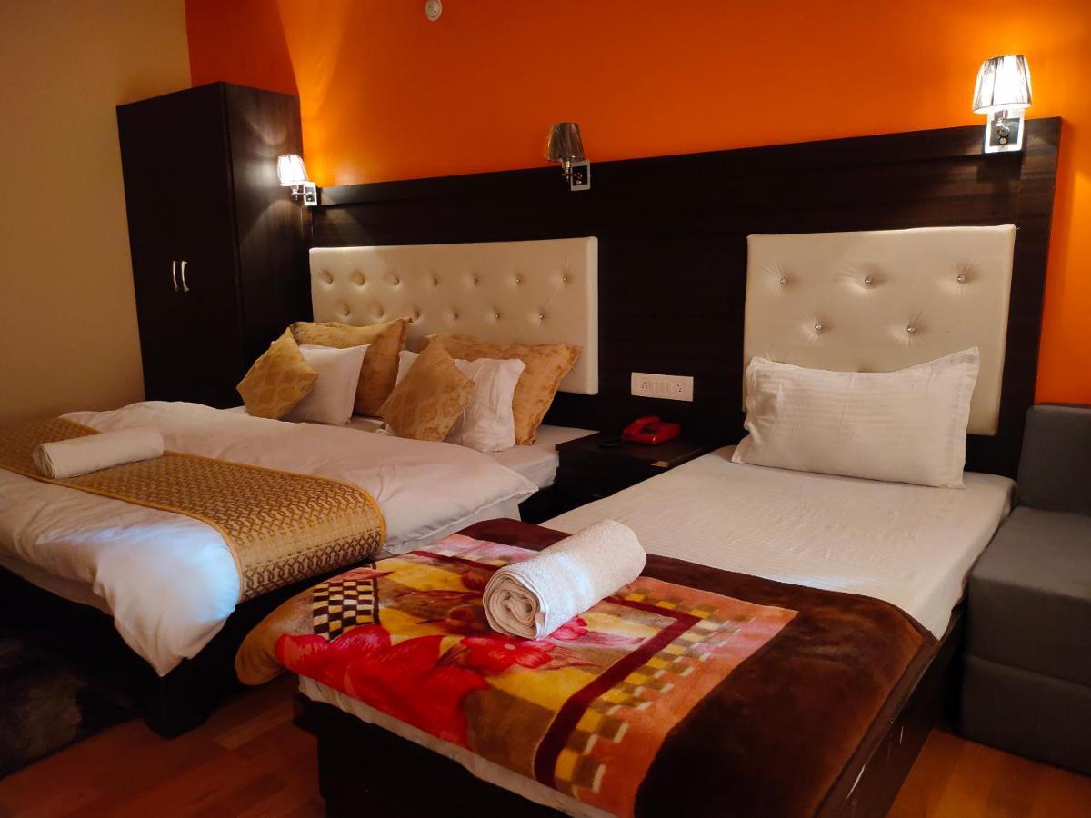 Hotel Uday Palace Joshīmath Esterno foto