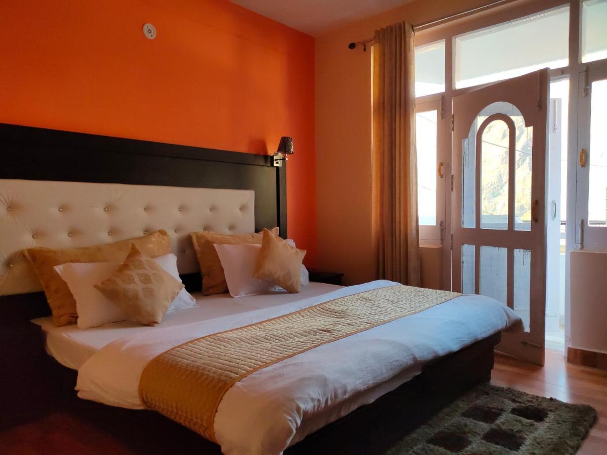 Hotel Uday Palace Joshīmath Esterno foto