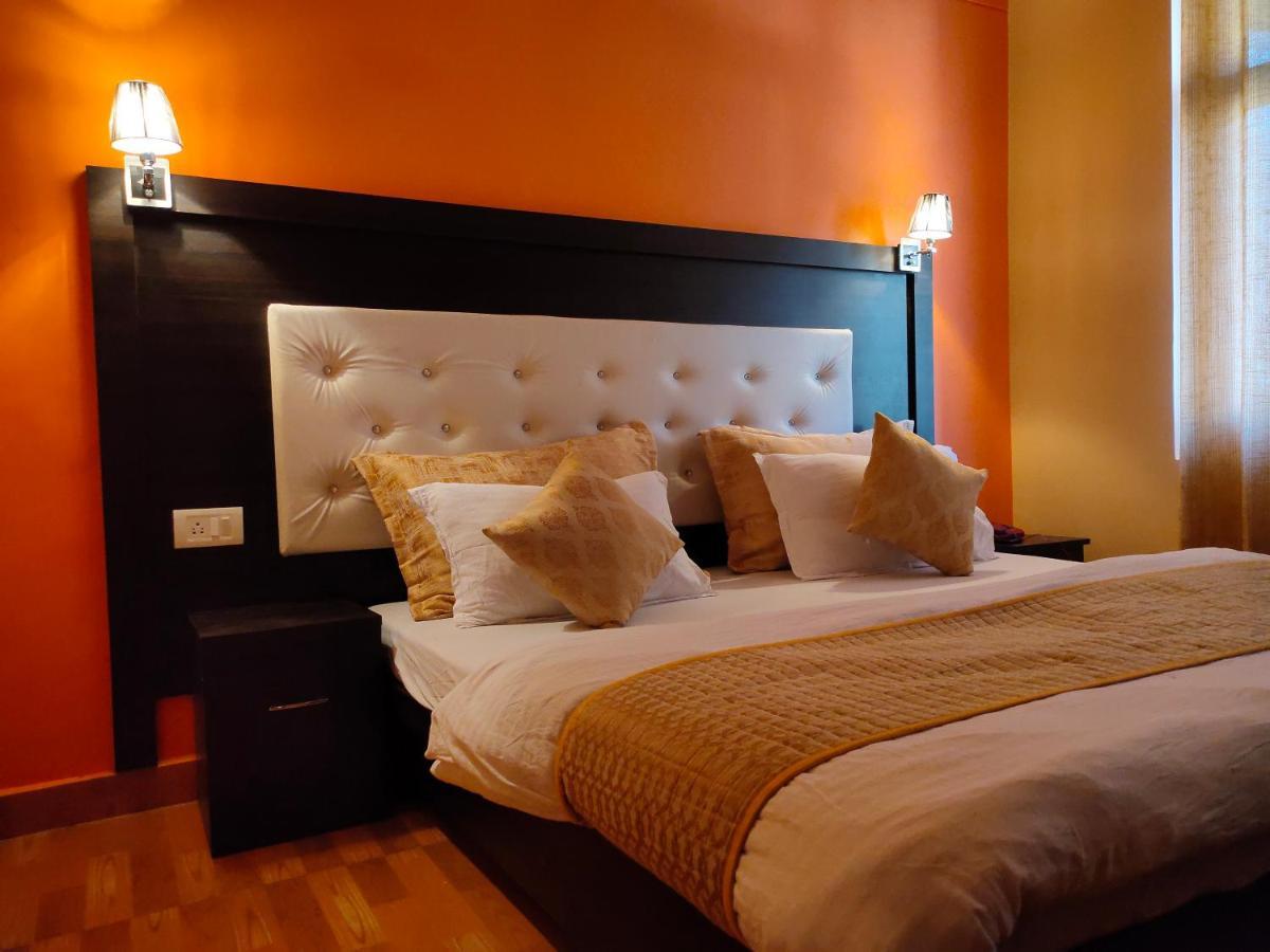 Hotel Uday Palace Joshīmath Esterno foto
